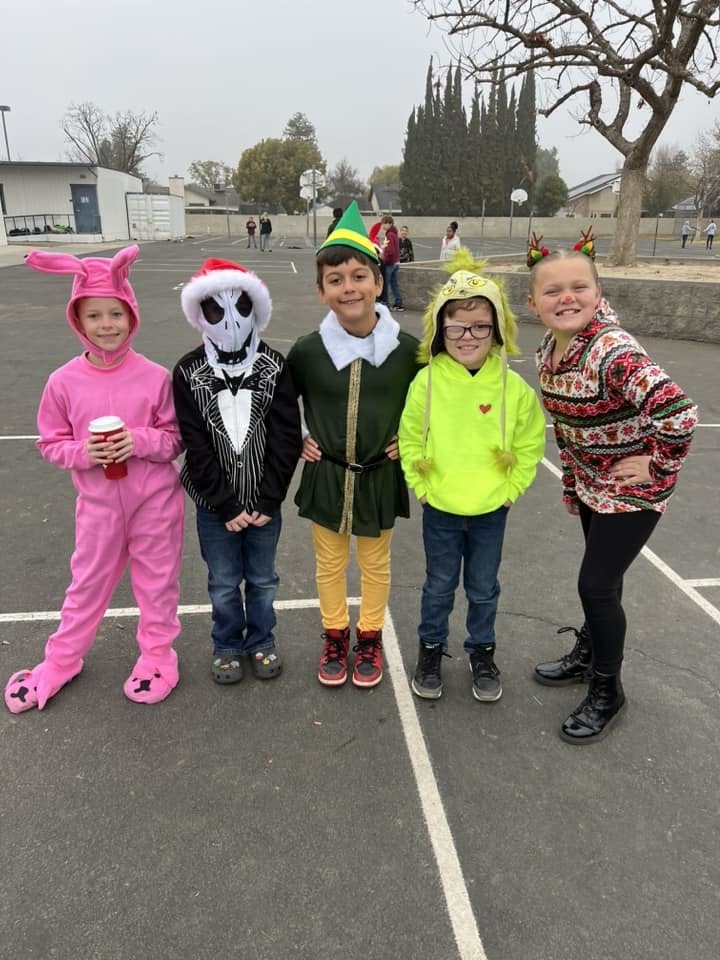 Del Rio Gingerbread House & Dress Up Day!