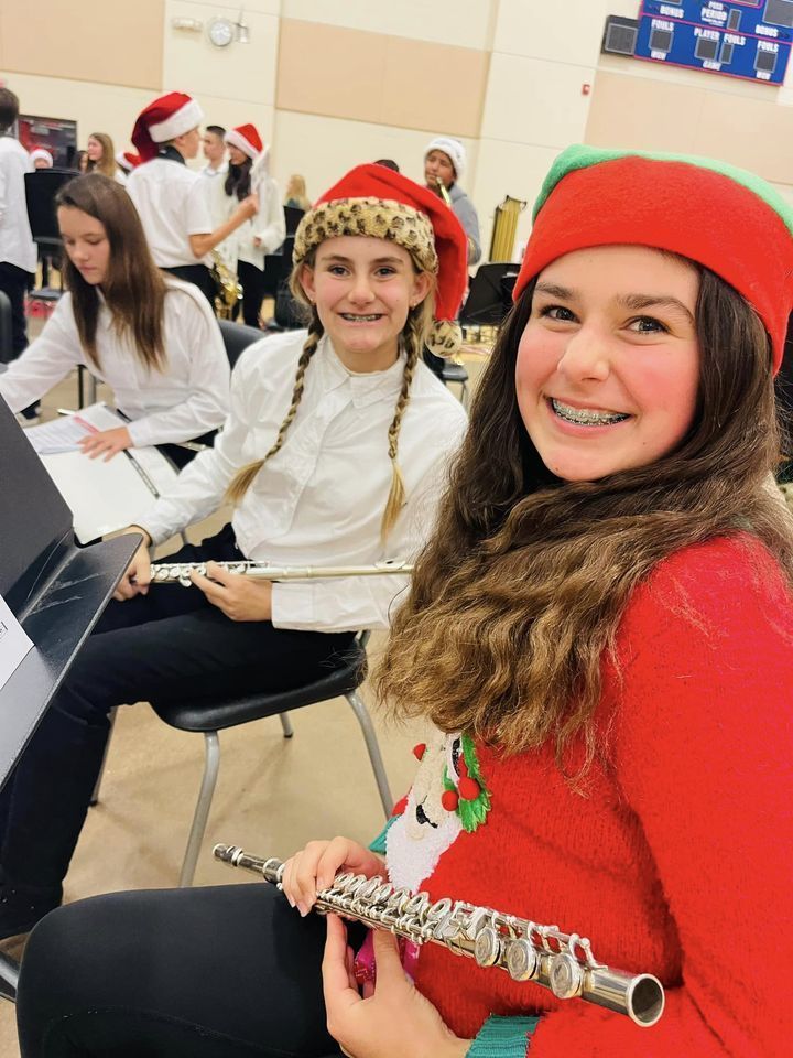 Freedom Middle School held its annual Christmas concert Thursday night. Students performed before a standing room only crowd! Excellent job Falcons! ❄️🎼🥁